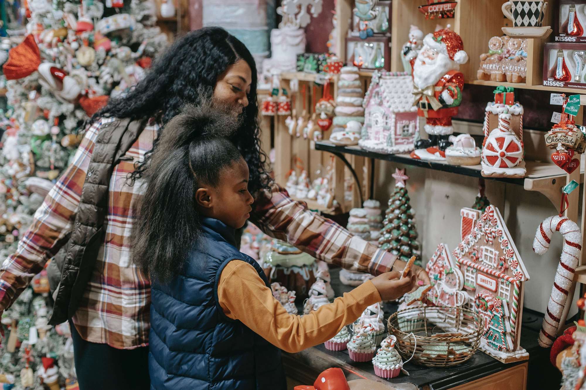 Foursquare shows Walmart and Target on track to pick up Toys”R”Us